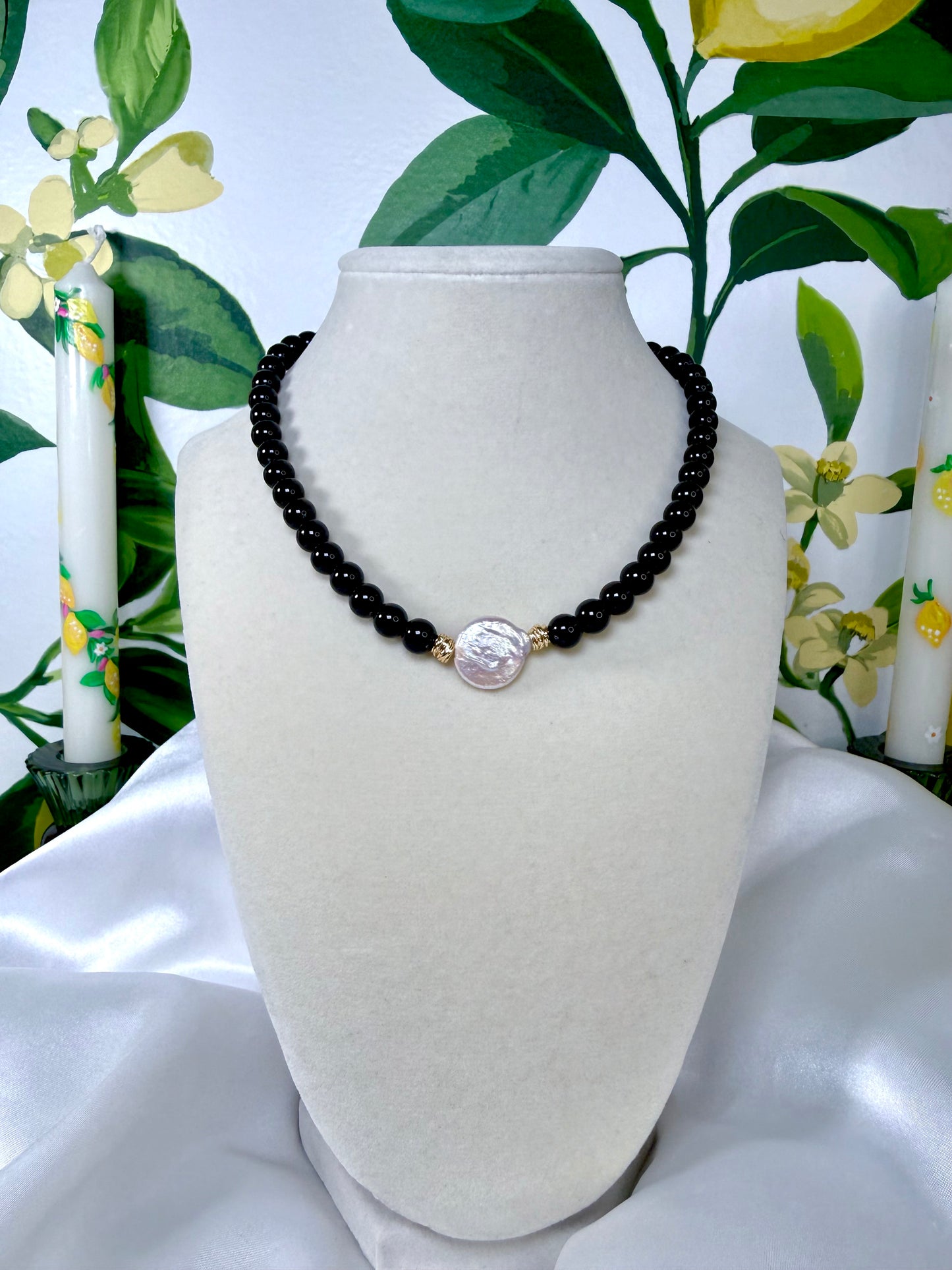Perlas Negras Necklaces