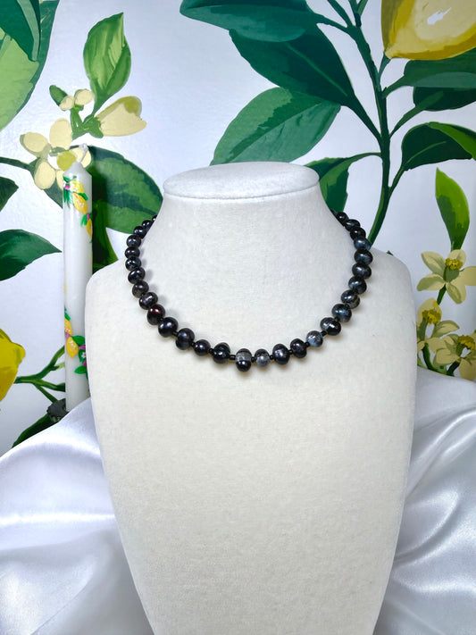 Perlas Negras Necklaces