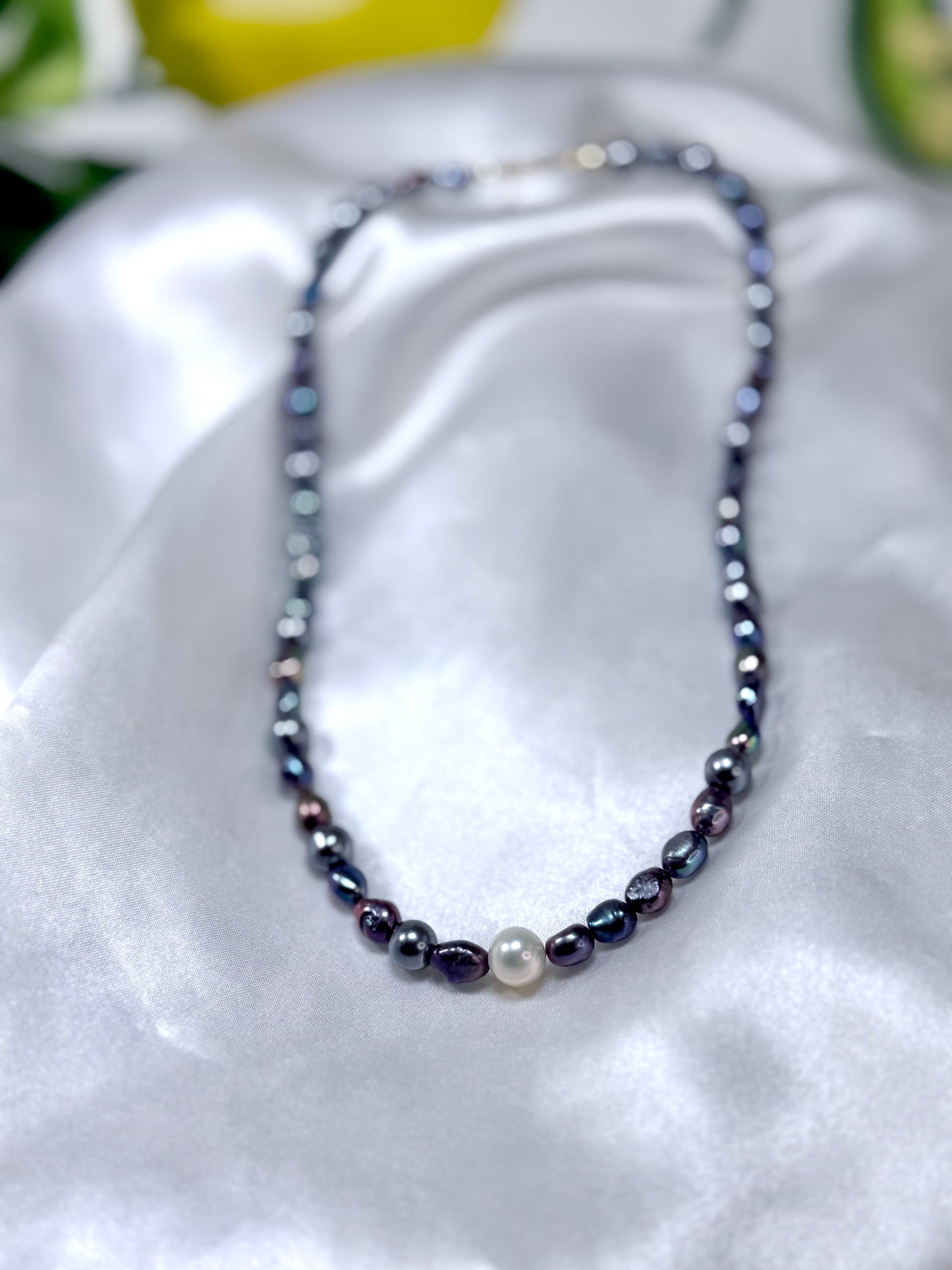 Perlas Negras Necklaces