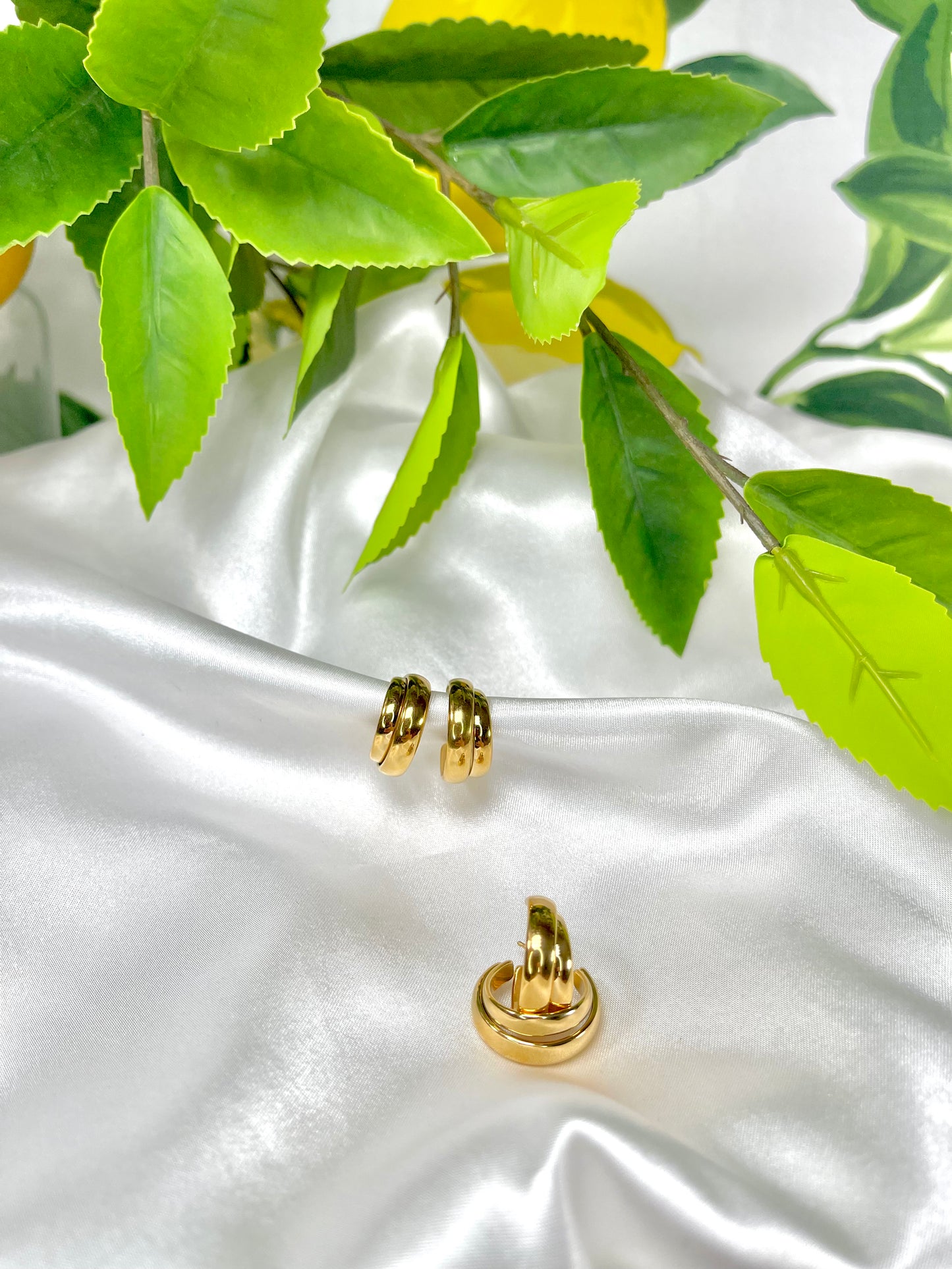 Lily Mini Hoops