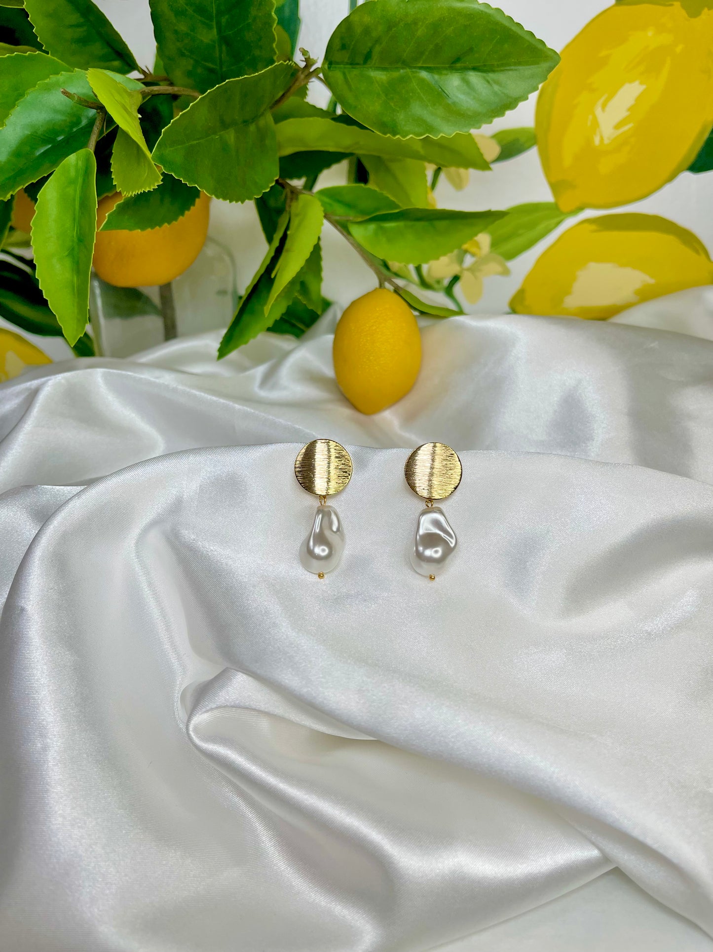 Eli Pearl Earrings