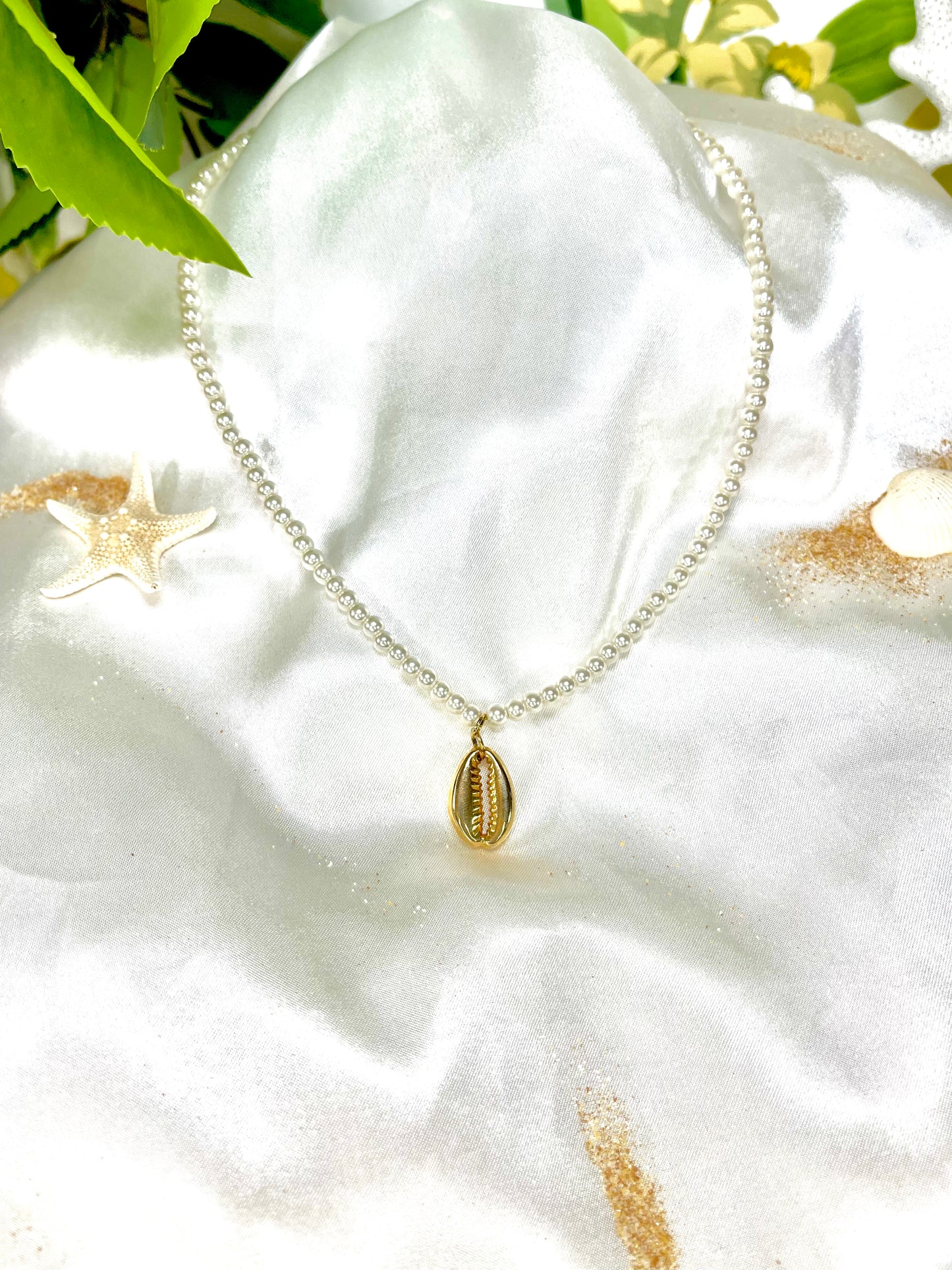 Island Shell Necklace