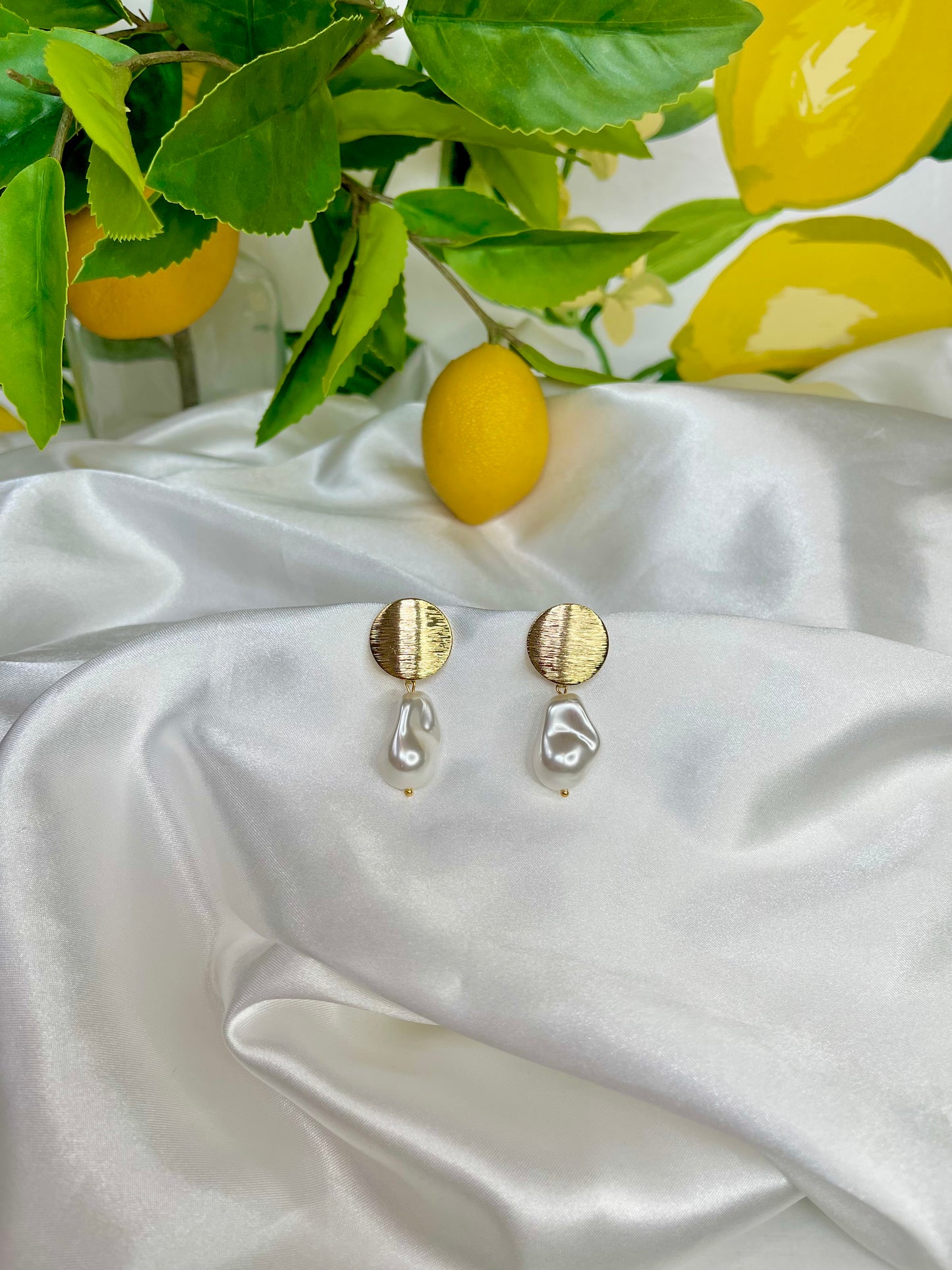 Eli Pearl Earrings