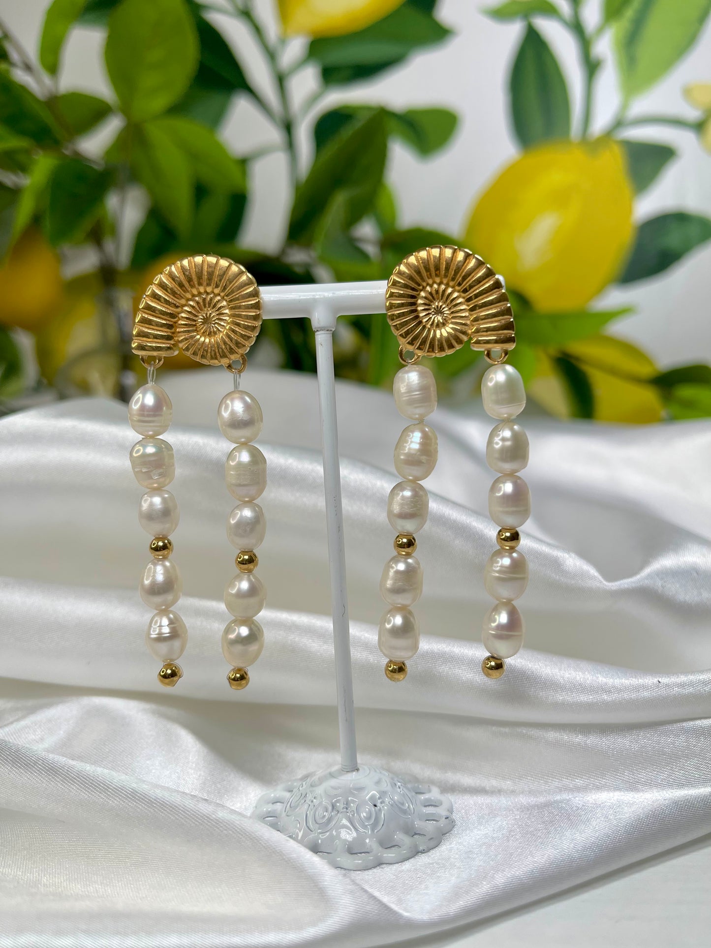 Shell Pearl Earrings