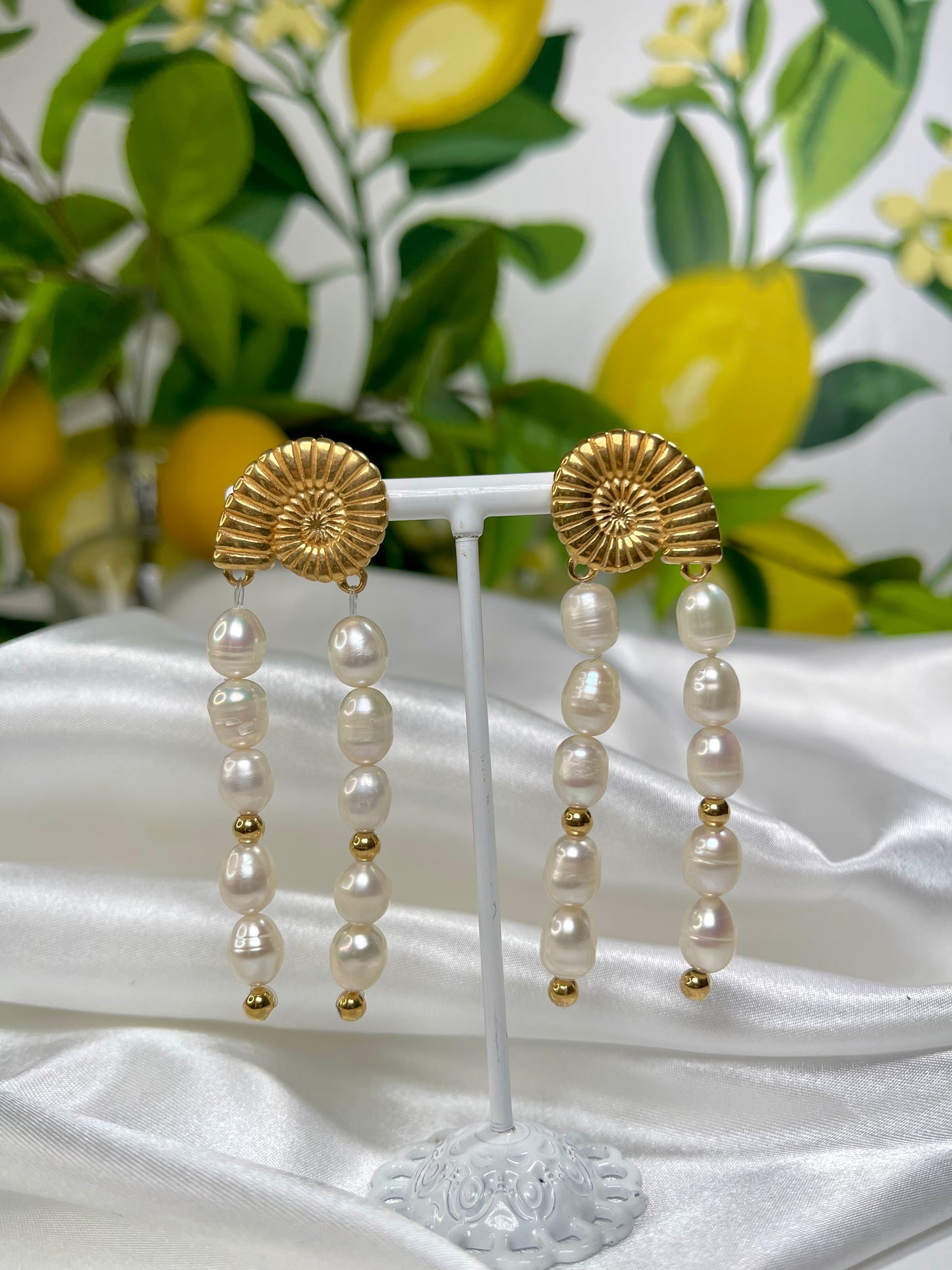 Shell Pearl Earrings