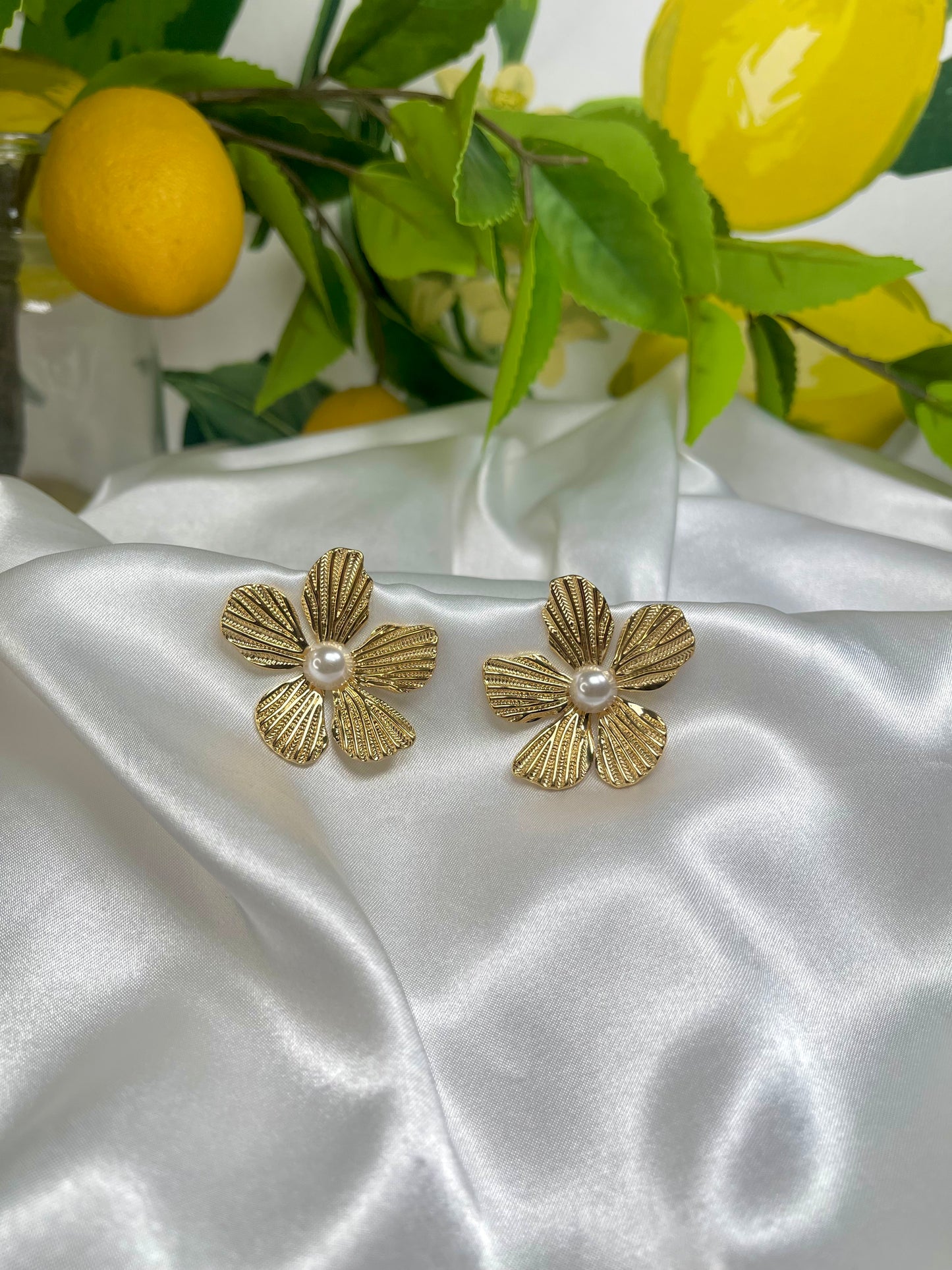 Pearly Flower Earrings