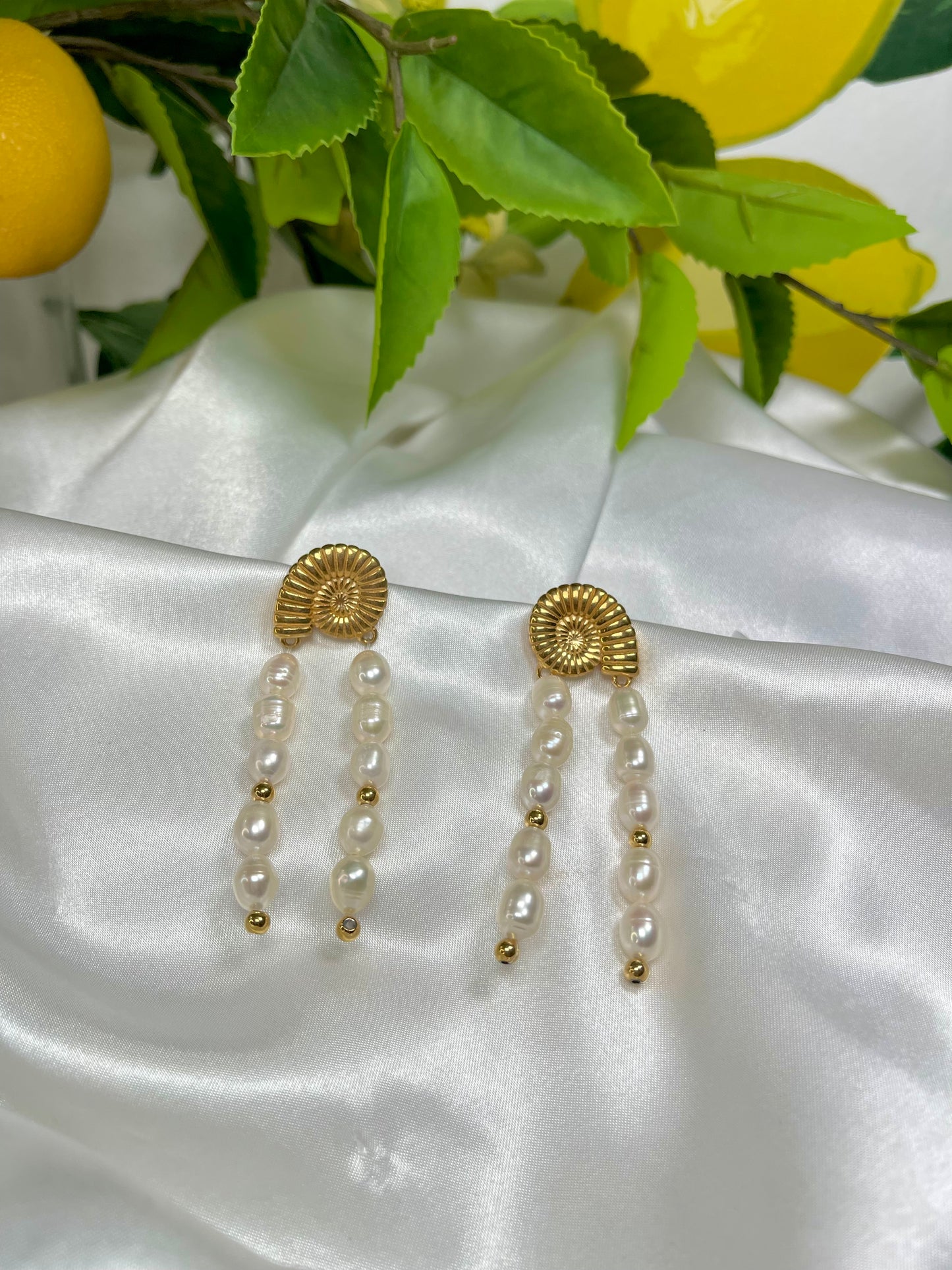 Shell Pearl Earrings